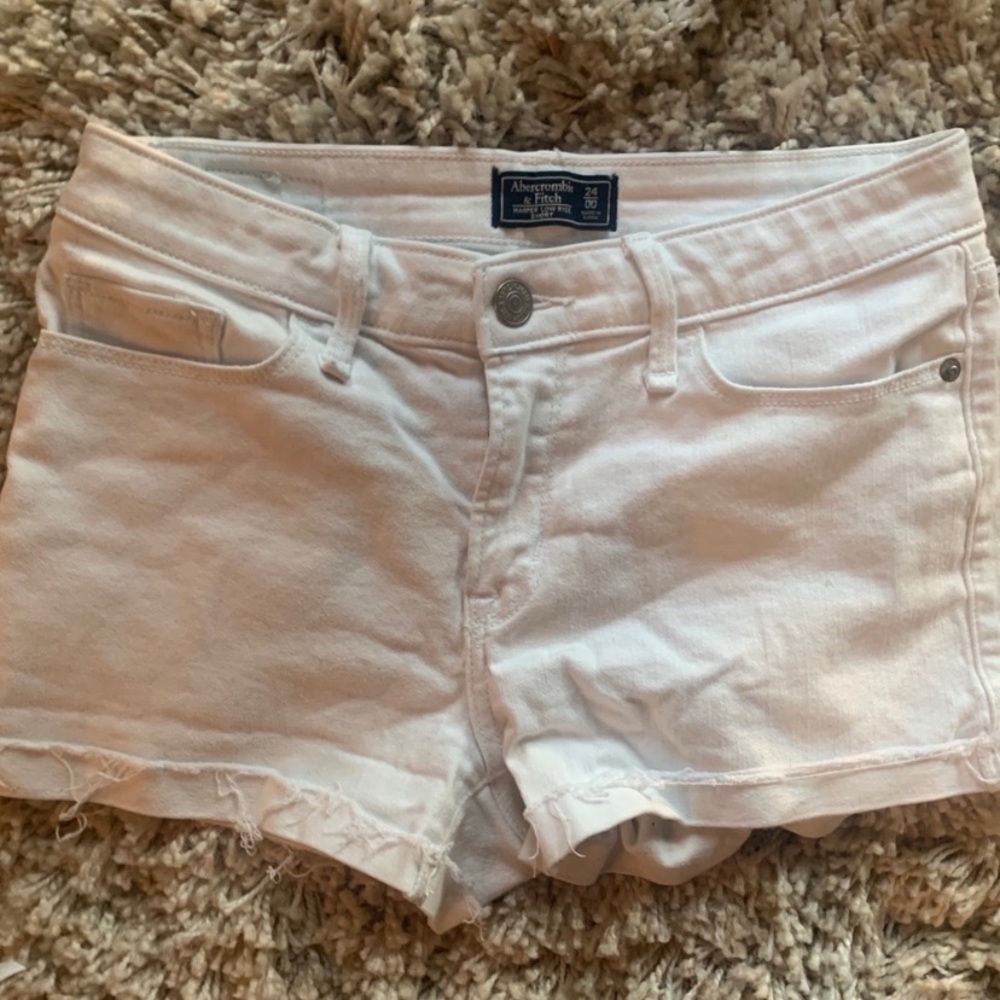 white abercrombie shorts